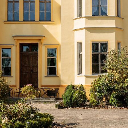 Palac Paprotno Karnice エクステリア 写真