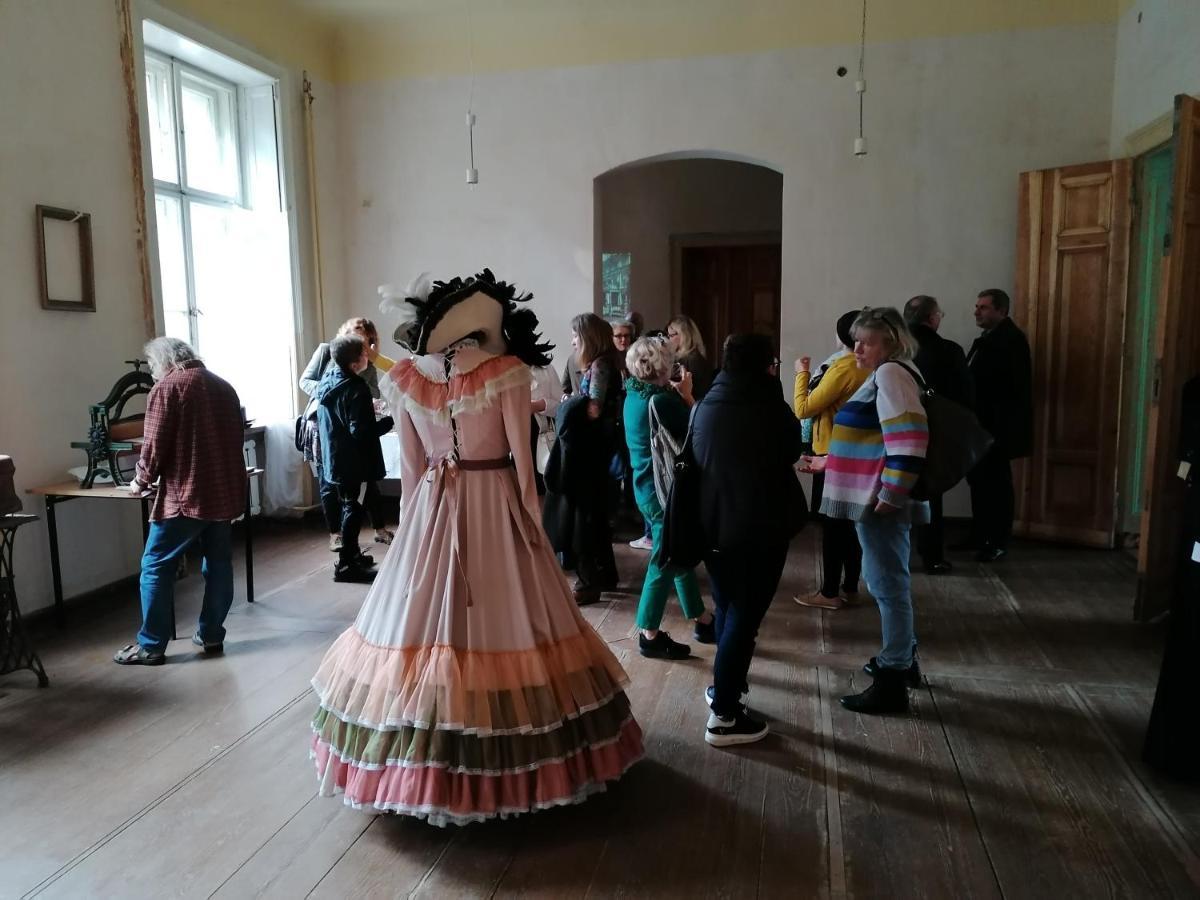 Palac Paprotno Karnice エクステリア 写真