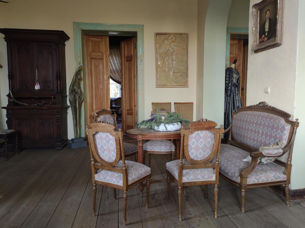 Palac Paprotno Karnice エクステリア 写真