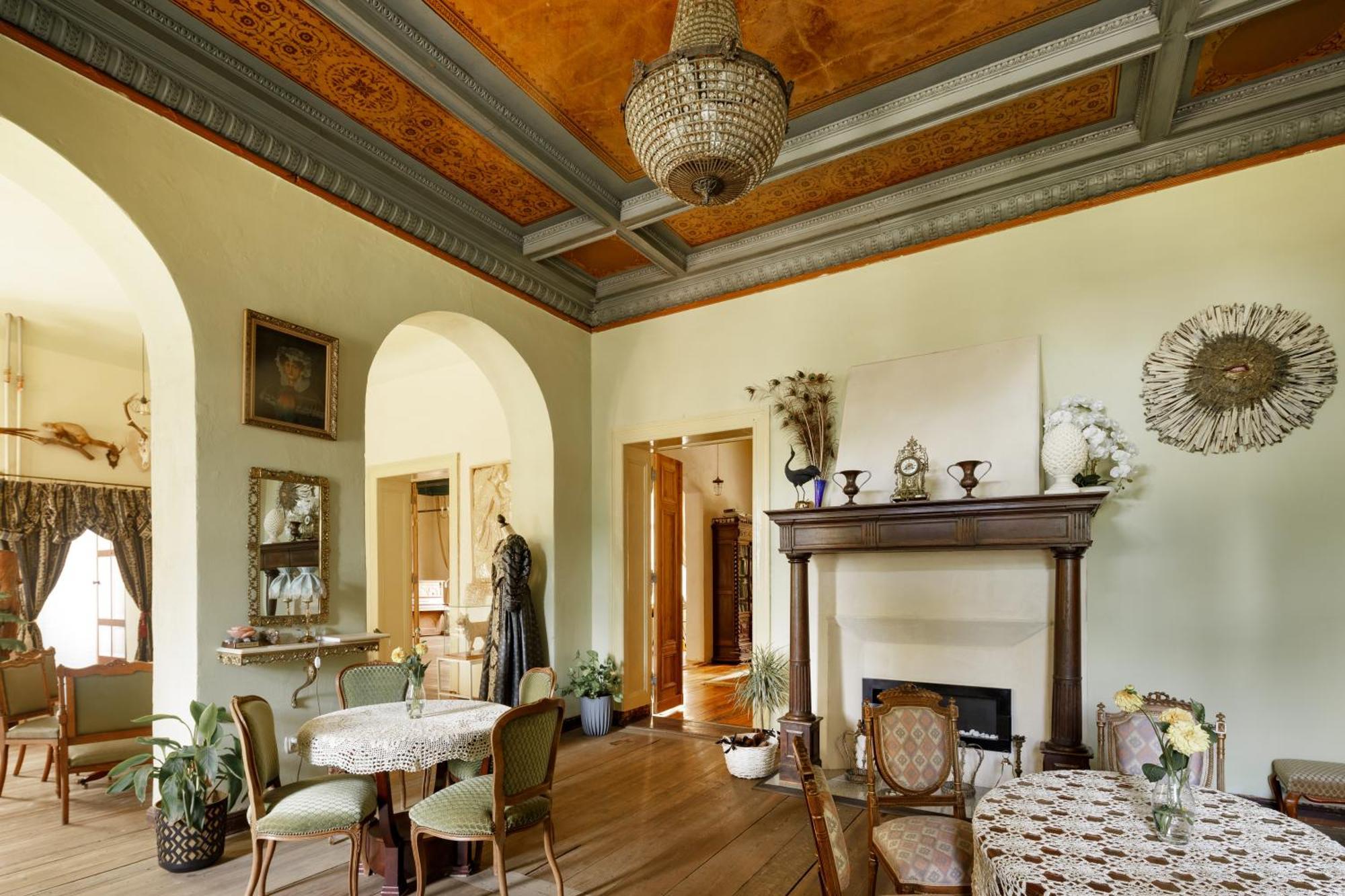 Palac Paprotno Karnice エクステリア 写真